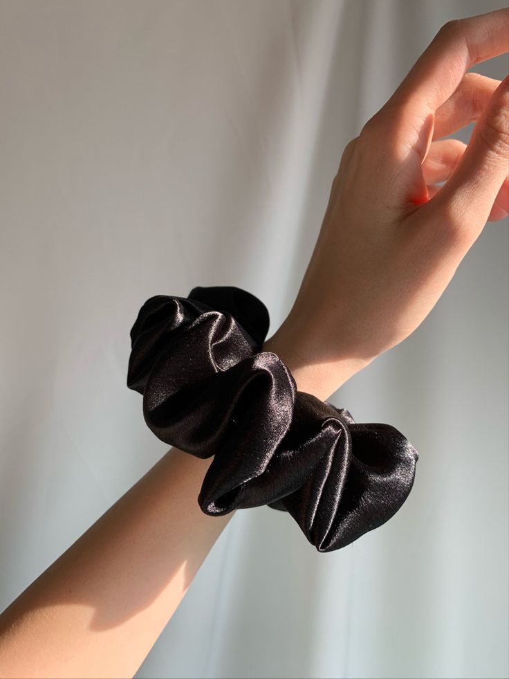 Silk Scrunchy black